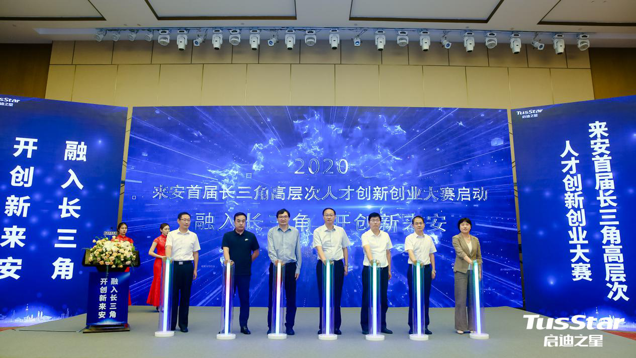中国维和官兵排雷时附近爆炸 弹片飞溅头盔上